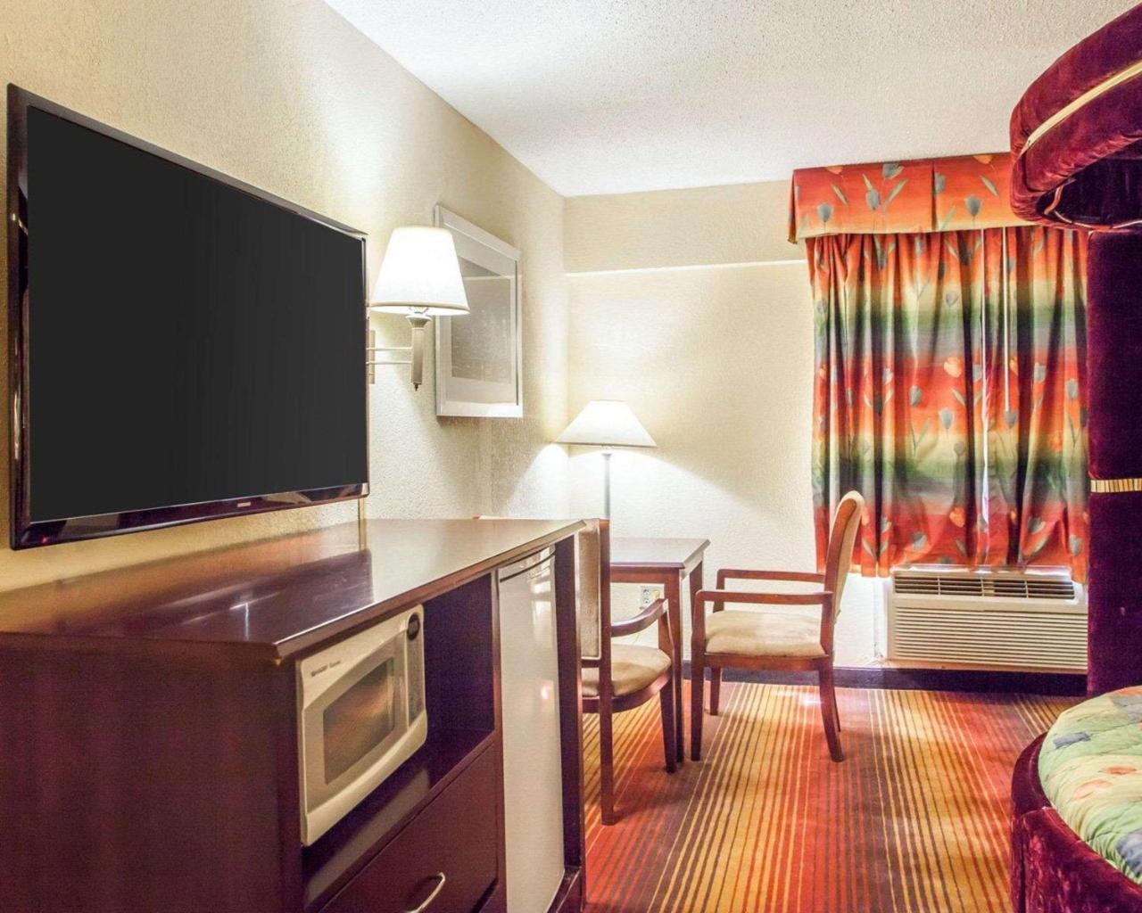 Days Inn By Wyndham Jersey City Exterior foto